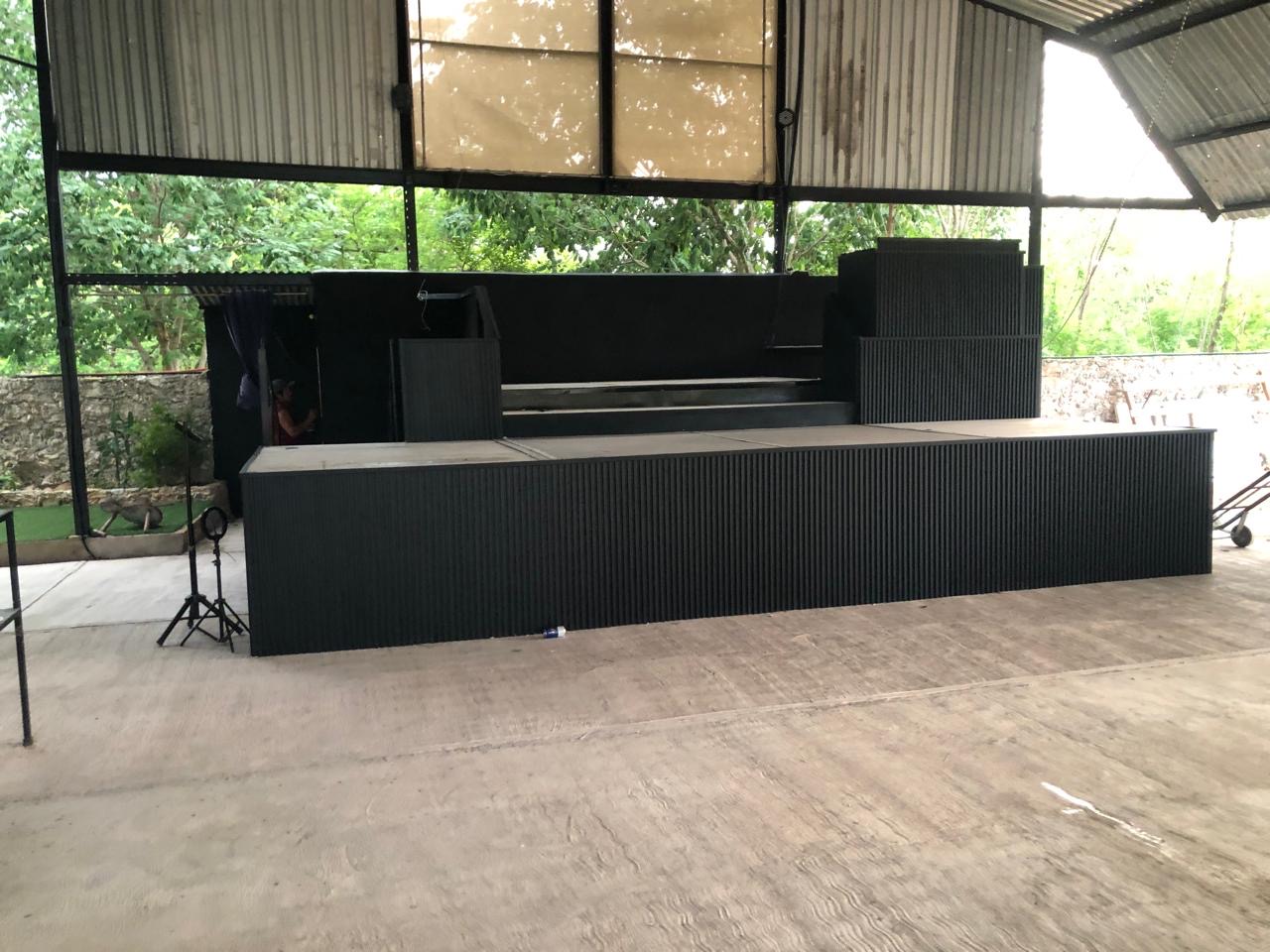 Barra y escenario para salón de eventos